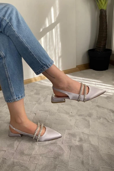Kadın Linda Gümüş Saten İki Sıra Taşlı Arkası Acık 2 cm Topuklu Sivri Burun Babet