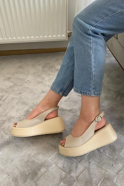 Kadın Lola Bej Cilt Önü ve Arkası Acık Kalın Taban Sandalet - 4