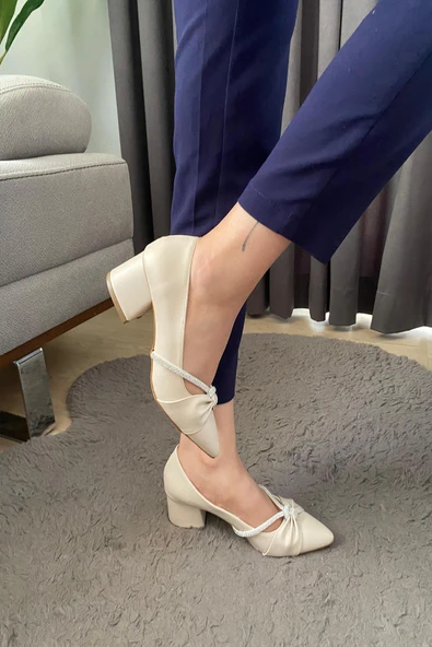 Kadın Cila Krem Cilt Taş Fiyonklu 5 cm Kalın Topuklu Ayakkabı - 4