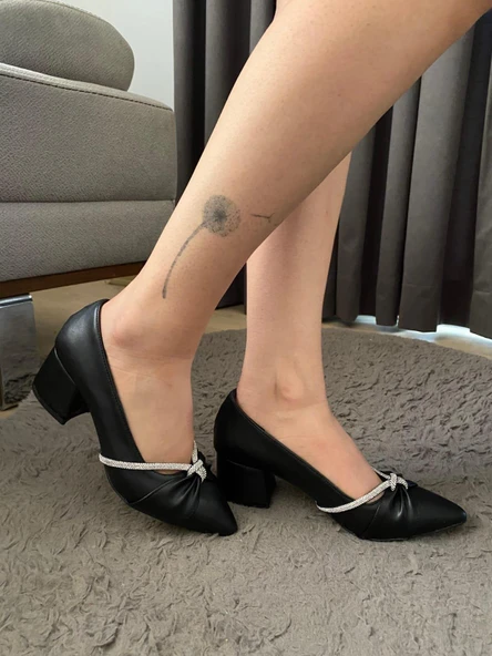 Kadın Cila Siyah Taş Fiyonklu 5 cm Kalın Topuklu Ayakkabı - 2