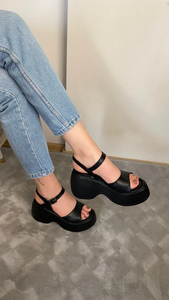 Kadın Dante Siyah Tek Bantlı Kalın Taban Ortopedik Sandalet K-3010