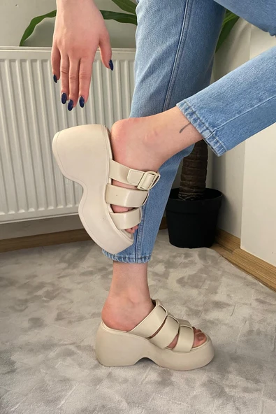 Kadın Bonti Bej Üç Biyeli Toka Detaylı Kalın Taban Ortopedik Sandalet K-3030 - 3