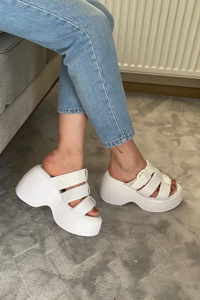 Kadın Bonti Beyaz Üç Biyeli Toka Detaylı Kalın Taban Ortopedik Sandalet K-3030 - 4