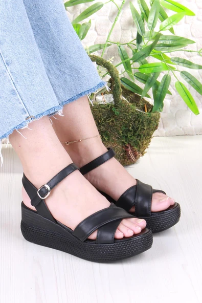 Fort 05-7008 Soft Rahat Toka Detaylı Dolgu Taban Çapraz Bant Kadın Sandalet ürün görseli