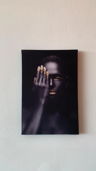 Eliyle Yüzünü Kapatan Siyahi Kadın Portre Natürel Tasarım Ahşap Çerçeve Ev İşyeri Kanvas Tablo PRT5 ürün görseli