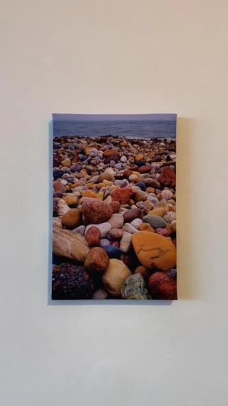 Deniz Ve Renkli Taşlar Natürel Tasarım Ahşap Çerçeve Ev İşyeri Ofis Duvar Kanvas Tablo DOĞA2 - 5