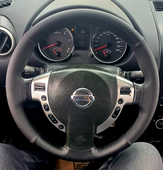 DİKİŞLİ DİREKSİYON KILIFI NOKTALI DERİ KARBON DERİ SİYAH DİKİŞLİ NİSSAN QASHQAİ İÇİN ürün görseli