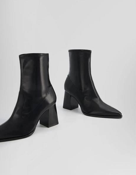 Bershka Blok topuklu sivri burunlu streç bilekte bot ürün görseli 1