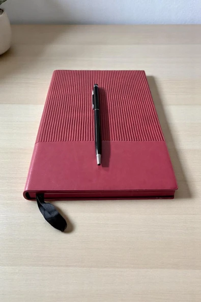 Nesnel Gift Yumuşak ve Esneyebilir Kapaklı Bordo Esnek Dokonuş Ajanda - Siyah Touchpenli Metal Kalem Hediyeli - Resim 2