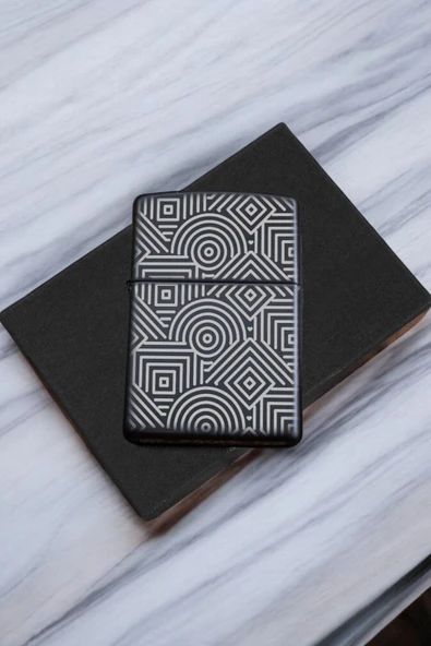 Nesnel Gift Karmaşık Geometri Desenli Metal Benzinli Çakmak - 1