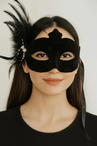 Siyah Renk Yandan Tüylü Süet Kaplama Beyaz İncili Parti Maskesi 18x15 Cm - Resim 3