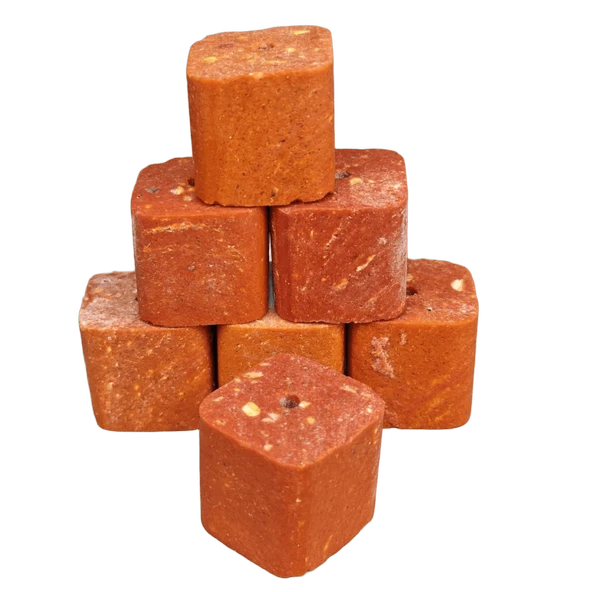 Çilekli Köşeli Delikli Mısır Küspesi 1kg ürün görseli 1