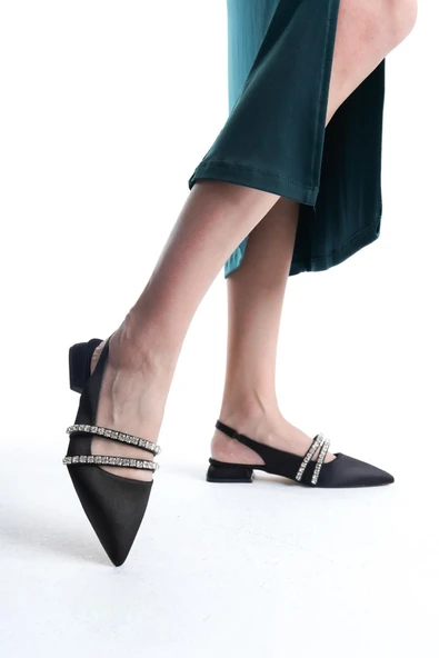 Kadın Linda Siyah Saten İki Sıra Taşlı Arkası Acık 2 cm Topuklu Sivri Burun Babet