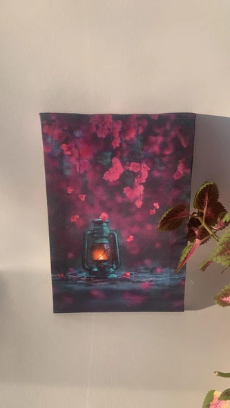 Pembe Çiçeklerin Altında Gaz Lambası Natürel Tasarım Ahşap Çerçeve Ev İşyeri Duvar Kanvas Tablo LMB1 - 7