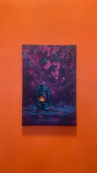 Pembe Çiçeklerin Altında Gaz Lambası Natürel Tasarım Ahşap Çerçeve Ev İşyeri Duvar Kanvas Tablo LMB1