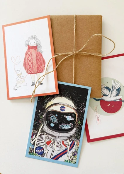 Sevimli Kedi Çizimli Kartpostallar ve Hediye Not Kartları  Astronot Kedi Uzay Macerası 10 x 15 cm - Resim 5