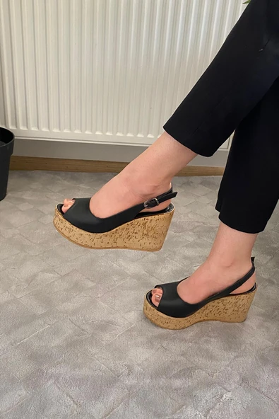 Kadın Mantara Siyah Cilt 10 cm Dolgu Topuklu Mantar Taban Önü Arkası Acık Ayakkabı - 2