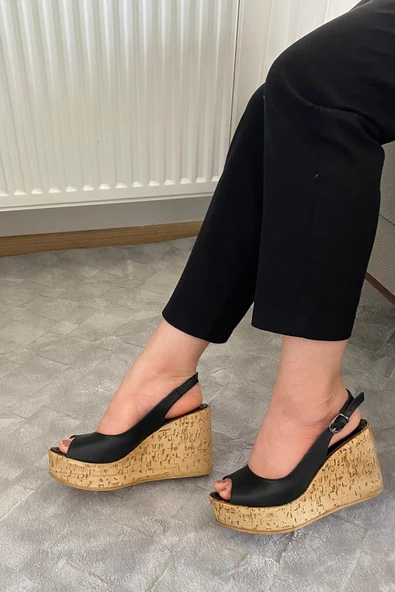 Kadın Mantara Siyah Cilt 10 cm Dolgu Topuklu Mantar Taban Önü Arkası Acık Ayakkabı - 5