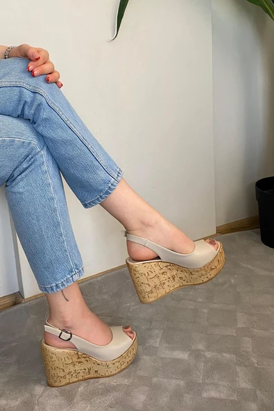 Kadın Mantara Krem Cilt 10 cm Dolgu Topuklu Mantar Taban Önü Arkası Acık Ayakkabı - 3