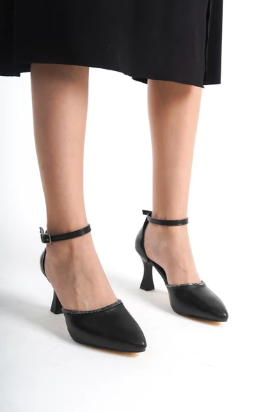 Kadın Mari Siyah Deri Taş Detaylı Bilekten Bağlamalı Topuklu Ayakkabı