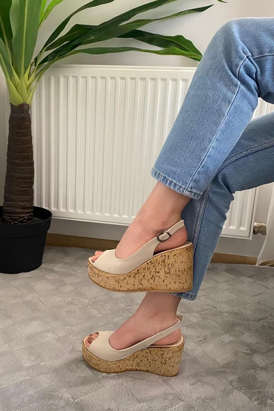 Kadın Mantara Krem Cilt 10 cm Dolgu Topuklu Mantar Taban Önü Arkası Acık Ayakkabı - 4