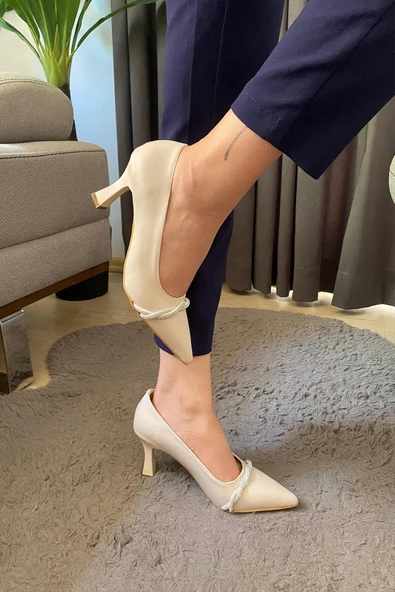 Kadın İzla Krem Cilt Taş Detaylı Sivri Burun 7,5 cm Topuklu Stiletto - 3