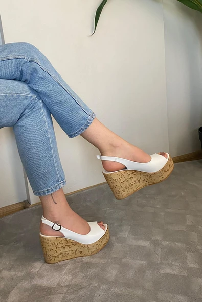 Kadın Mantara Beyaz Cilt 10 cm Dolgu Topuklu Mantar Taban Önü Arkası Acık Ayakkabı