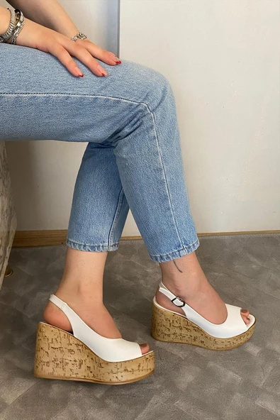 Kadın Mantara Beyaz Cilt 10 cm Dolgu Topuklu Mantar Taban Önü Arkası Acık Ayakkabı - 4