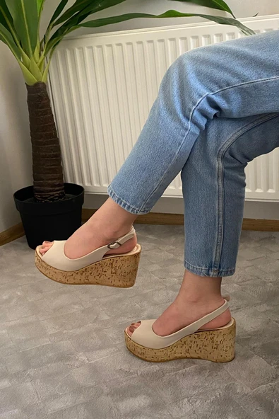 Kadın Mantara Krem Cilt 10 cm Dolgu Topuklu Mantar Taban Önü Arkası Acık Ayakkabı - 2