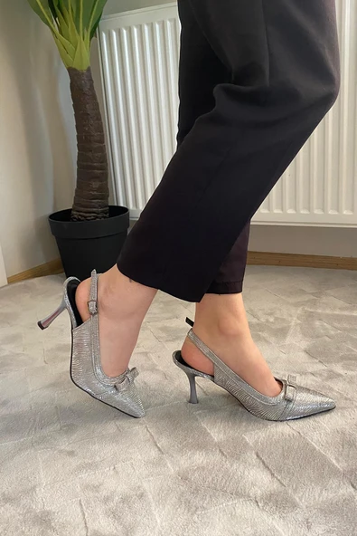 Kadın Madame Gümüş Simli Fiyonk Detaylı Arkası Acık 9 cm İnce Topuklu Ayakkabı - 4