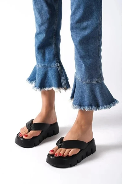 Kadın Tokyo Siyah Kalın Tabanlı Parmak Arası Terlik