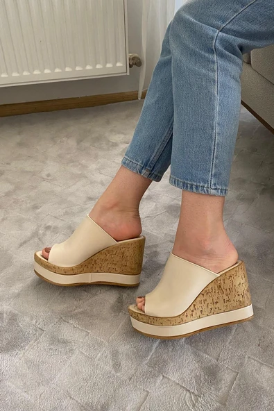 Kadın Morgan Bej Cilt 10 cm Dolgulu Mantar Taban Şerit Sargılı Terlik K-500