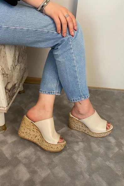 Kadın Holi Krem Cilt 10 cm Tolgulu Mantar Taban Terlik K-920 - 4