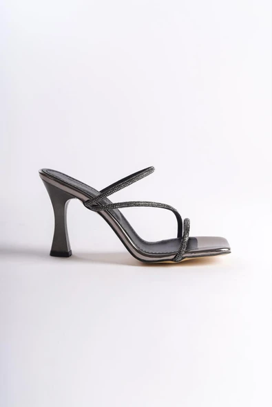 Kadın Alia Platin Rugan 9 cm Topuklu Taşlı Terlik - 4