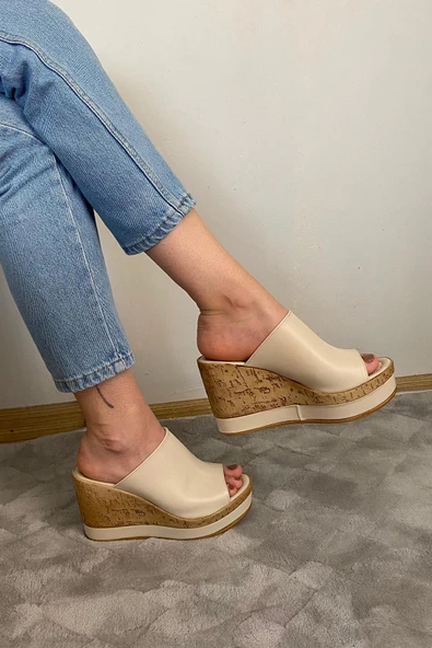 Kadın Morgan Bej Cilt 10 cm Dolgulu Mantar Taban Şerit Sargılı Terlik K-500 - 4
