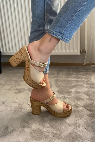 Kadın Rina Bej 10 cm Platfom Topuklu Mantar Taban Terlik & Sandalet K-840