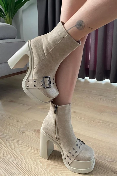 Kadın Sidney Kırem Süet Toka Detaylı 12 cm Platform Topuklu Fermuarlı Bot