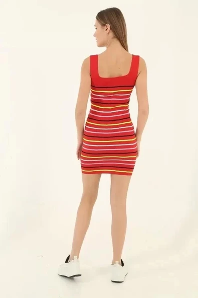 Kadın Kare Yaka Midi Boy Likralı Polelit Elbise - Kırmızı - Resim 2