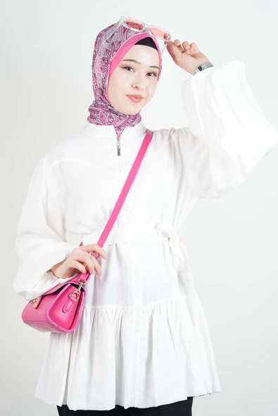 Tesettür Ceket Bel Kuşaklı Alt Fırfır Detaylı Balon Kol Fermuarlı Ceket Beyaz