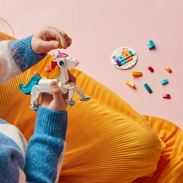 LEGO 31140 Creator Sihirli Tek Boynuzlu At - Resim 8