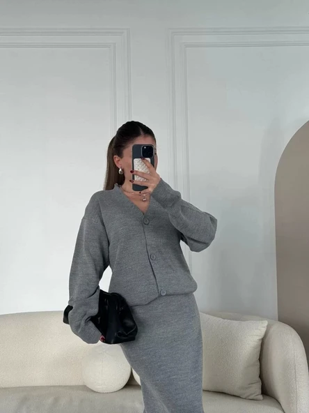 V Yaka 3 Düğmeli Hırka Takım Triko İkili Etekli - Gri - 5