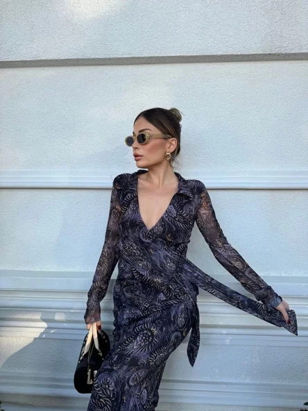 Kruvaze V yaka, fırfırlı ve bağcıklı Desenli Bluz ve Midi Etek Takım - Siyah - Resim 5