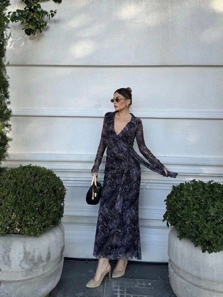 Kruvaze V yaka, fırfırlı ve bağcıklı Desenli Bluz ve Midi Etek Takım - Siyah - Resim 4