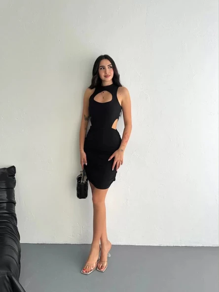 Göğüs ve Yanlar dekolteli Kolsuz Boy Elbise - Siyah ürün görseli 1