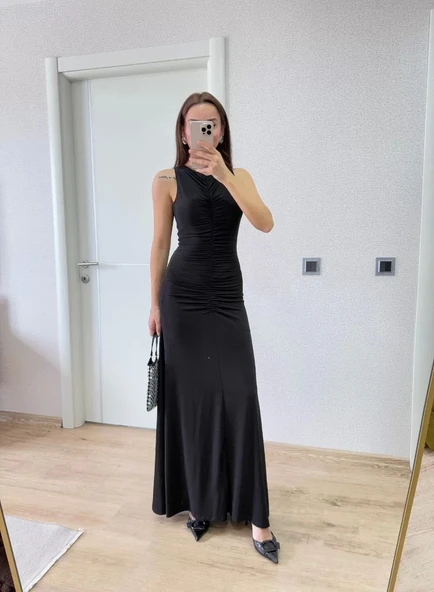 Bürümcük Kumaşlı İçi Astarlı Üzgülü Kolsuz Büzgülü Uzun Elbise - Siyah - Resim 2