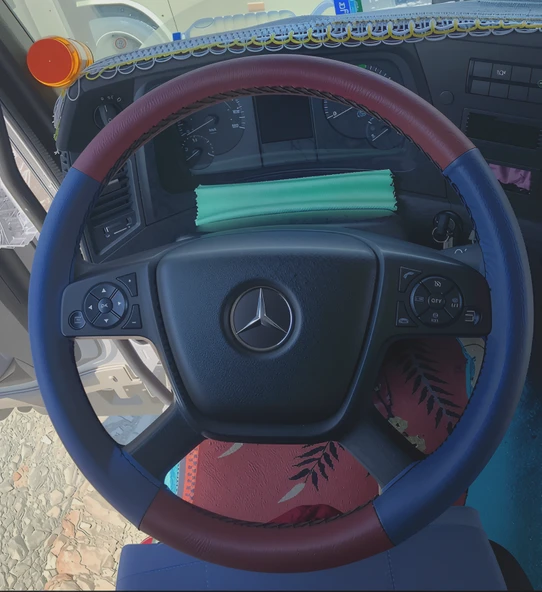 DİKİŞLİ DİREKSİYON KILIFI BORDO DERİ MAVİ DERİ SİYAH DİKİŞLİ MERCEDES YENİ TIR KAMYON İÇİN ürün görseli
