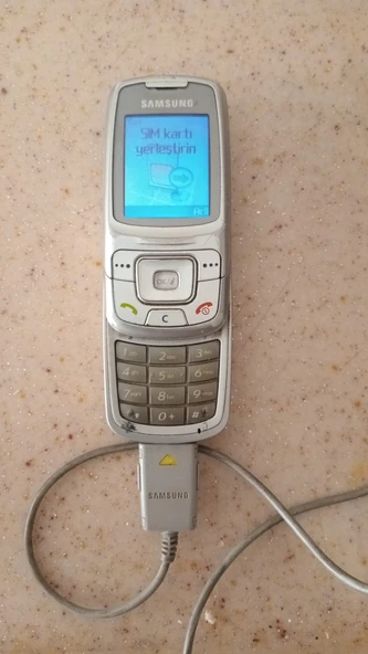 2.EL Samsung SGH-C300 Cep telefonu (KUTUSU VE İÇİNDE ŞARJ ALETİ İLE) - 3