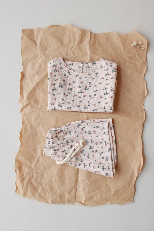 Renkli Çiçek Baskılı Waffle Şort Takım - Resim 6