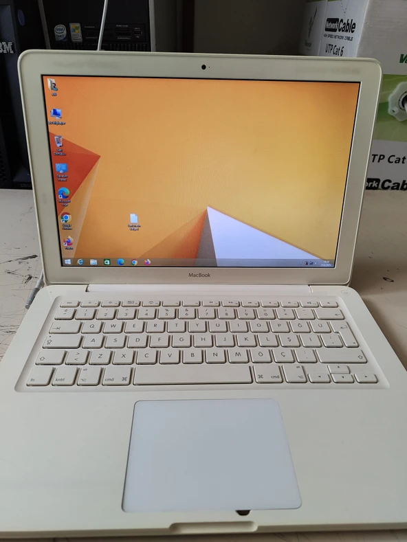 PTTAVM: 2.EL Apple Macbook A1342- P8600- 4 GB RAM- 120 GB SSD