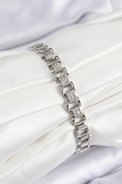 Pirinç Zirkon Taşlı Parçalı Model Gümüş Renk Kadın Bileklik - EBJ250726W36820 ürün görseli